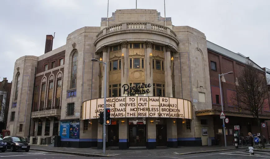 Hugh Grant says closure of Fulham Road Picturehouse ‘strangely unbearable’